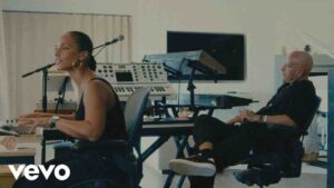 Read more about the article La Aurora Letra – Eros Ramazzotti x Alicia Keys