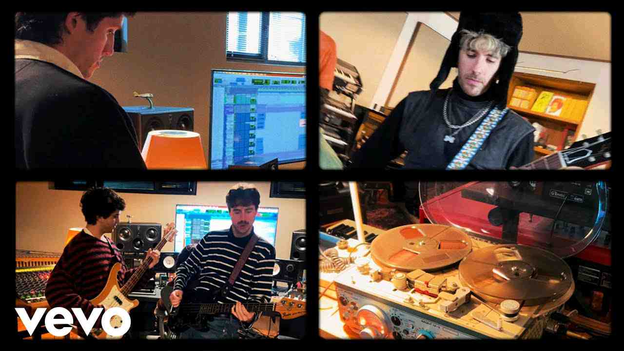 Read more about the article TOCAR EL CIELO Song – Silvestre y La Naranja