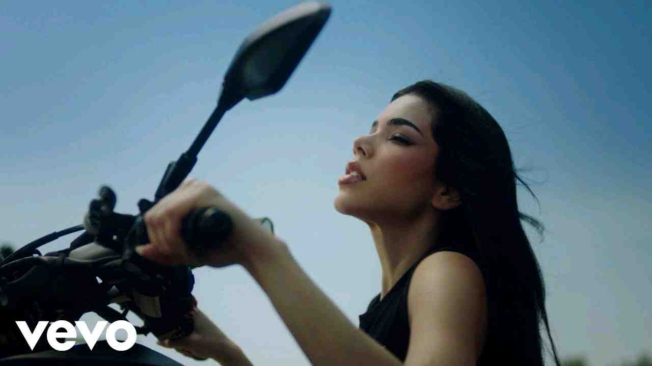 Read more about the article Ruleta Rusa Letra – Kenia Os